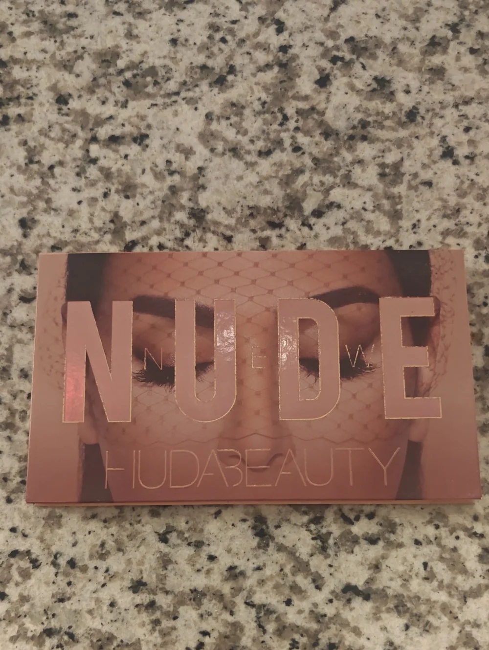 HUDA BEAUTY Nude Eyeshadow Palette - Rose Nude and Warm Beige Tones